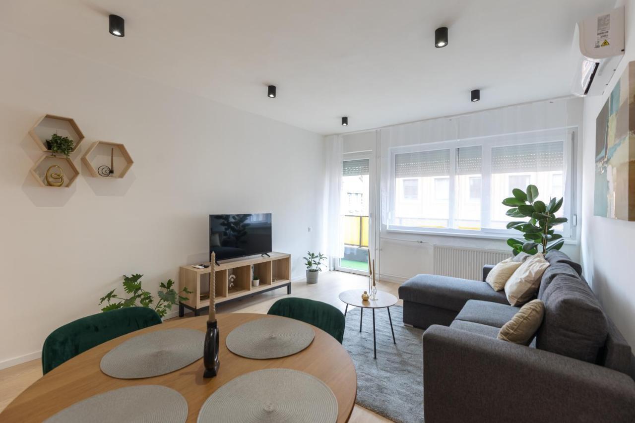 Gems Of - Emerald Apartament